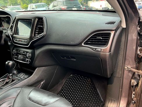 Used 2019 Jeep Cherokee Trailhawk AWD/4WD image 15
