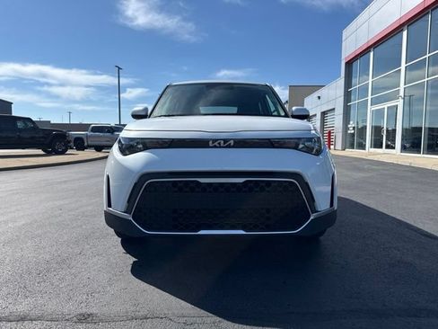 Used 2025 Kia Soul LX w/ LX Technology Package FWD image 2