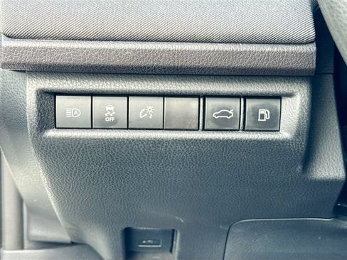 Used 2025 Toyota Camry LE FWD image 13