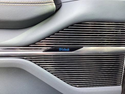 Used 2023 Jeep Grand Wagoneer Series III image 11