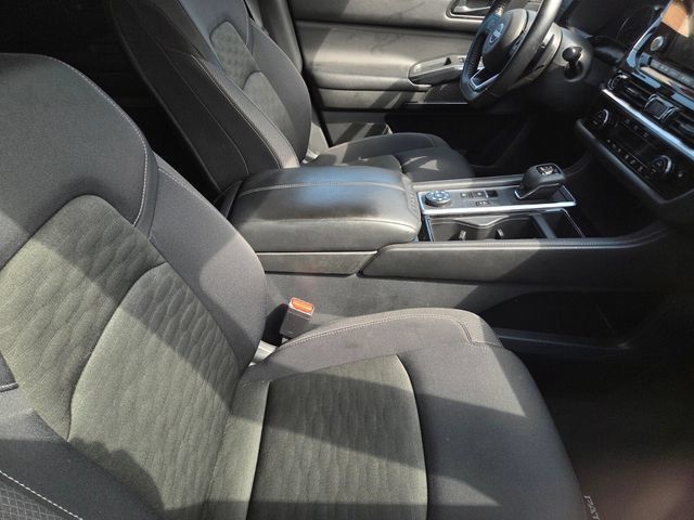 Used 2024 Nissan Pathfinder SV AWD/4WD image 14