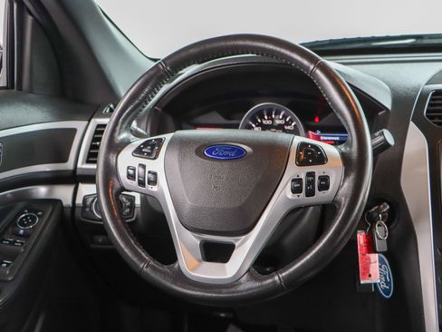 Used 2014 Ford Explorer XLT w/ Equipment Group 202A image 12