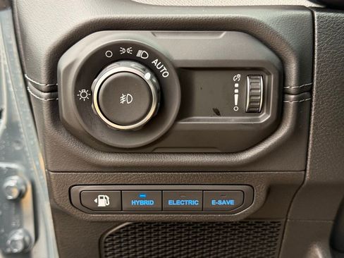 Used 2025 Jeep Wrangler Unlimited Sahara image 29