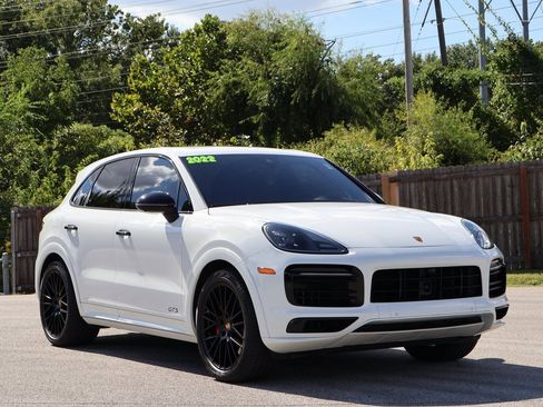 Used 2022 Porsche Cayenne GTS image 12