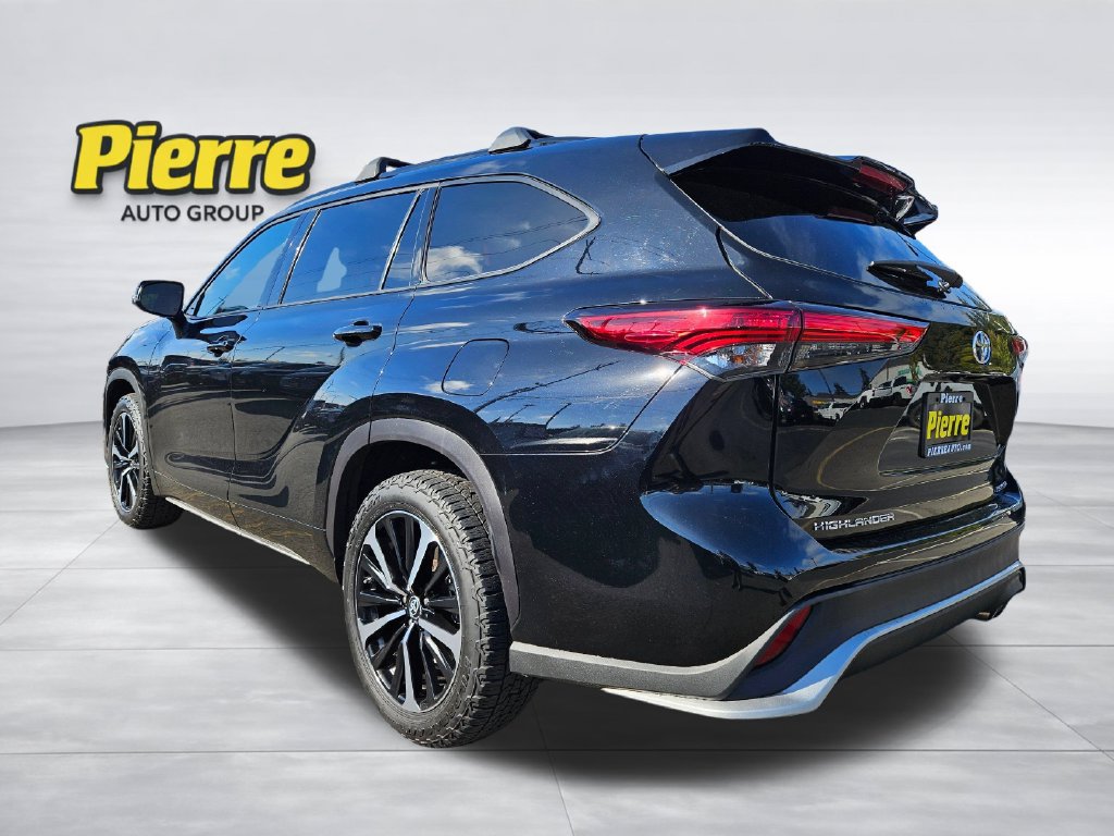 Used 2021 Toyota Highlander XSE AWD/4WD image 3