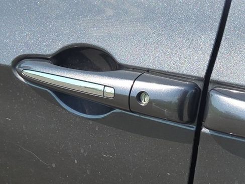 Used 2018 Chrysler Pacifica Limited w/ Advanced Safetytec Group FWD image 25