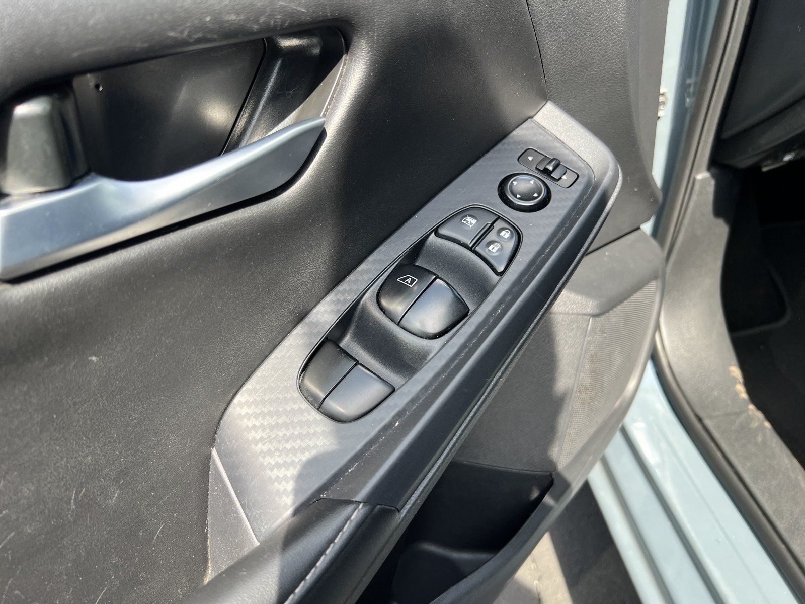 Used 2024 Nissan Sentra SV FWD image 11