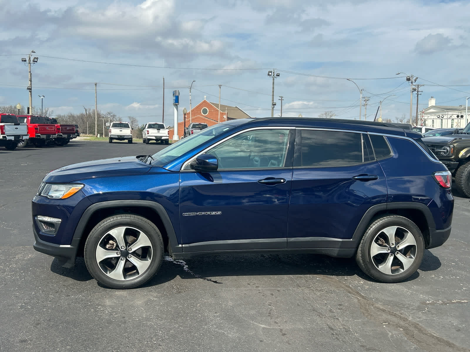 Used 2018 Jeep Compass Latitude w/ Popular Equipment Group FWD image 1