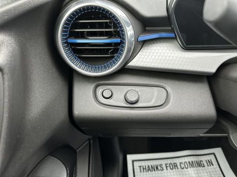 Used 2025 Chevrolet Trax LT image 17