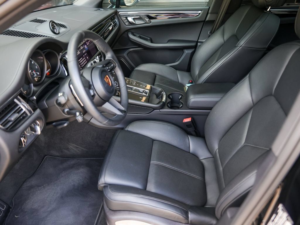 Certified 2026 Porsche Macan AWD/4WD image 14