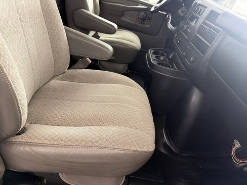Used 2015 GMC Savana 2500 RWD image 14