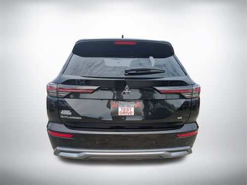 New 2025 Mitsubishi Outlander SE image 4