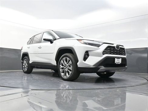Used 2025 Toyota RAV4 Limited image 17
