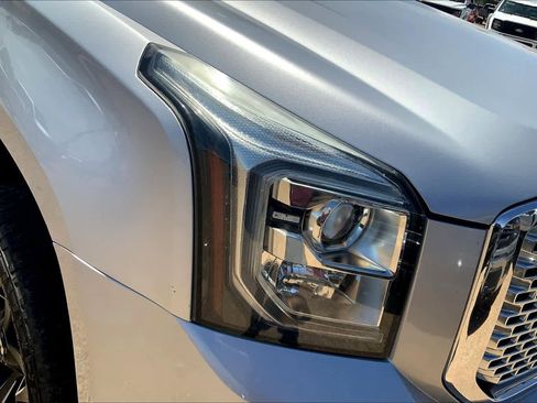 Used 2017 GMC Yukon SLT image 36
