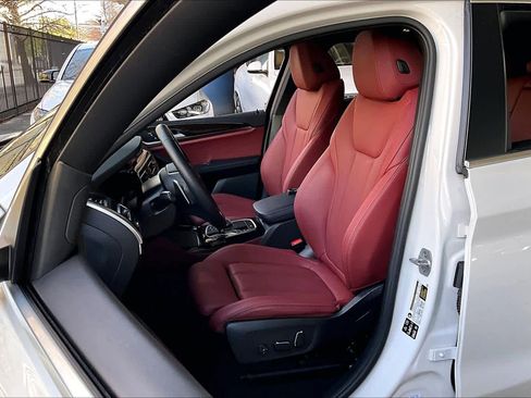 Used 2025 BMW X4 xDrive30i image 8