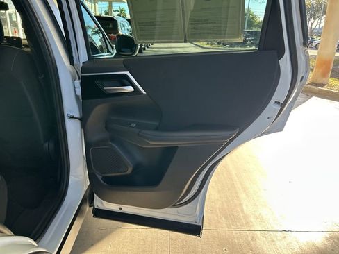 Used 2022 Mitsubishi Outlander ES image 28