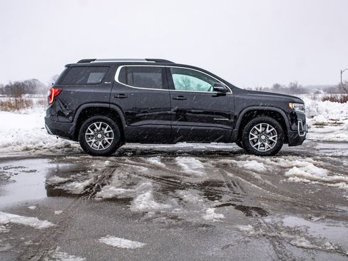 Used 2023 GMC Acadia SLT image 2