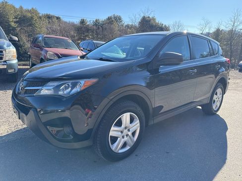 Used 2015 Toyota RAV4 LE image 2