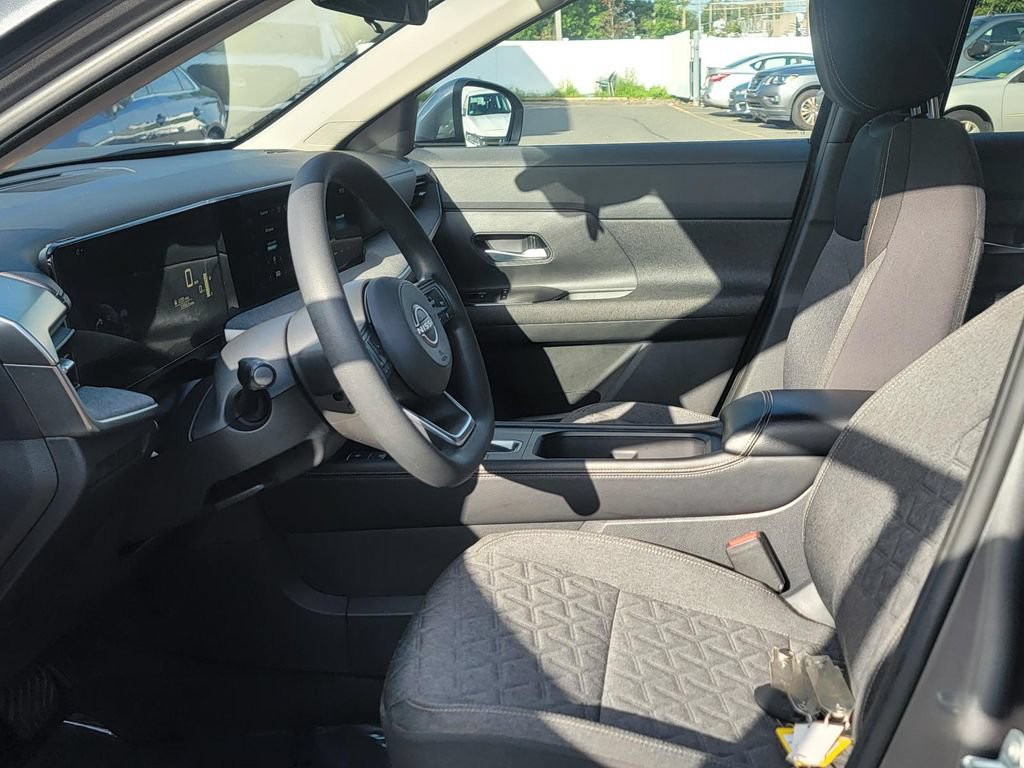 Used 2025 Nissan Kicks SV AWD/4WD image 13