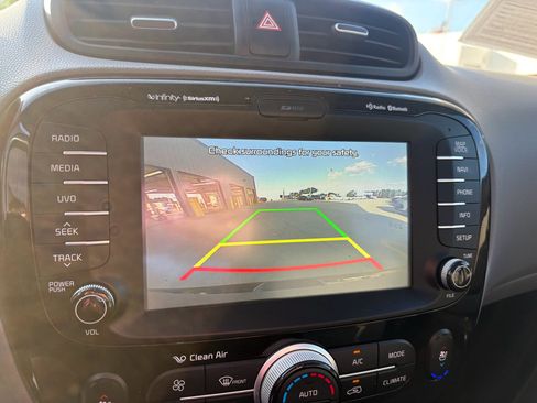 Used 2016 Kia Soul + w/ Primo Package FWD image 18