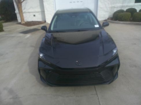 Used 2025 Toyota Camry LE image 3