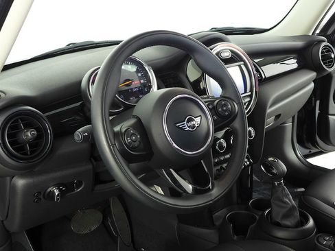 Used 2019 MINI Cooper 4-Door Hardtop image 31