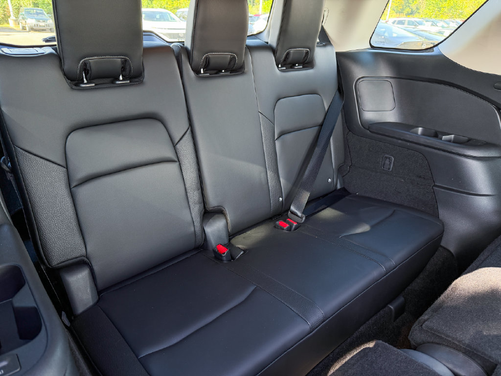 Used 2024 Nissan Pathfinder SL FWD image 17