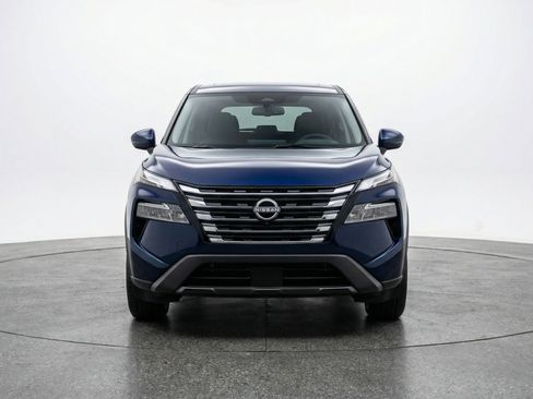 Used 2025 Nissan Rogue SV AWD/4WD image 2
