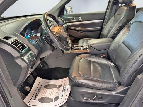 Used 2016 Ford Explorer XLT w/ Equipment Group 202A image 14