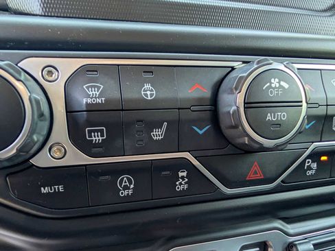 Used 2022 Jeep Wrangler Sport AWD/4WD image 3