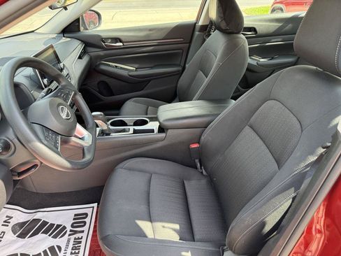 Used 2024 Nissan Altima 2.5 SV FWD image 10