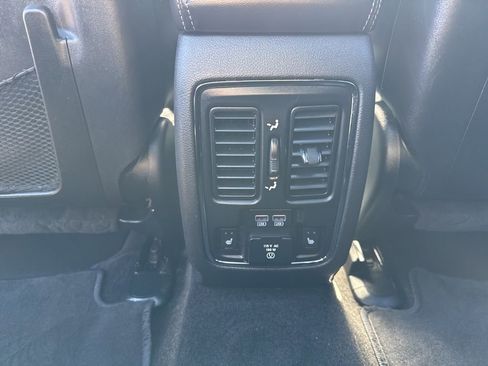 Used 2015 Jeep Grand Cherokee High Altitude image 24