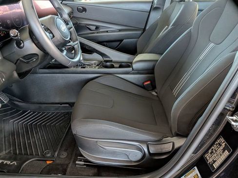 Used 2025 Hyundai Elantra SEL image 11