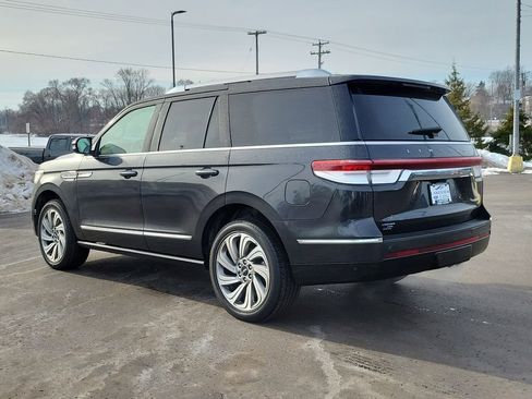 Used 2023 Lincoln Navigator Reserve image 4