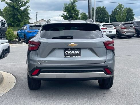 Used 2025 Chevrolet Trax LT FWD image 6