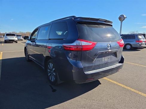 Used 2019 Toyota Sienna XLE w/ XLE Navigation Package image 10