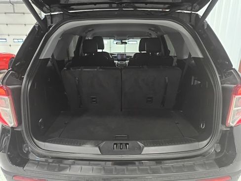 Used 2023 Ford Explorer XLT w/ Equipment Group 202A AWD/4WD image 19
