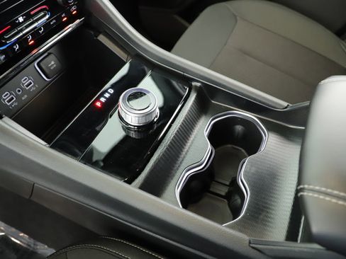 Used 2025 Jeep Grand Cherokee Laredo image 15