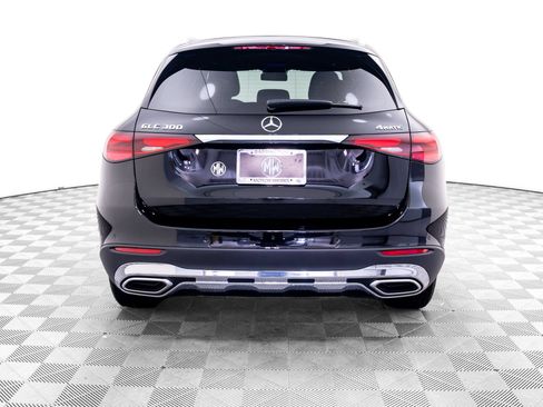 Used 2023 Mercedes-Benz GLC 300 4MATIC w/ Exclusive Trim Package image 4