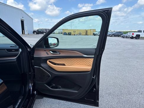 Used 2022 Jeep Grand Cherokee L Summit w/ Advanced Protech Group IV AWD/4WD image 41