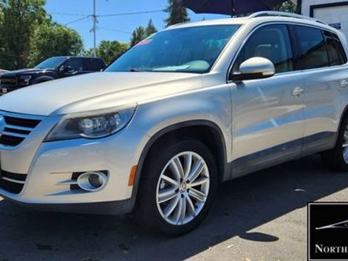 Used 2009 Volkswagen Tiguan SEL image 2