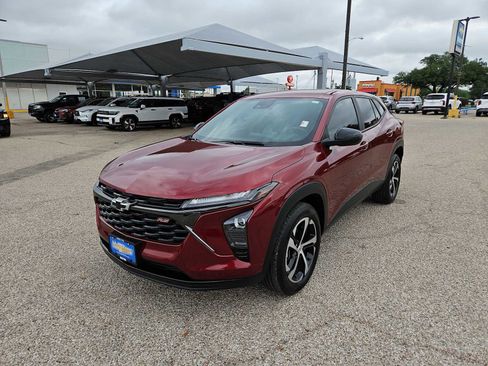 Used 2024 Chevrolet Trax RS w/ Driver Confidence Package FWD image 4