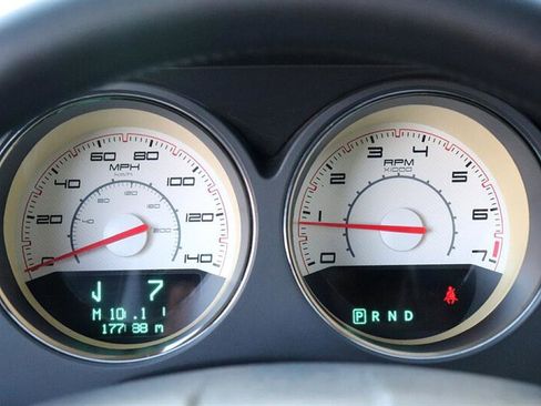 Used 2011 Dodge Challenger SE image 26