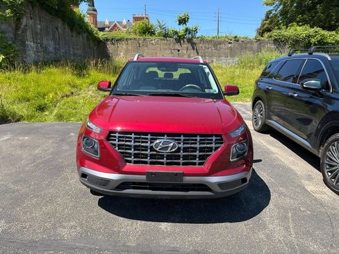 Certified 2024 Hyundai Venue SEL FWD image 2