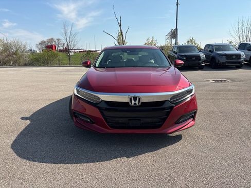 Used 2018 Honda Accord Touring image 2