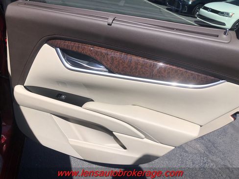 Used 2013 Cadillac XTS Premium image 20