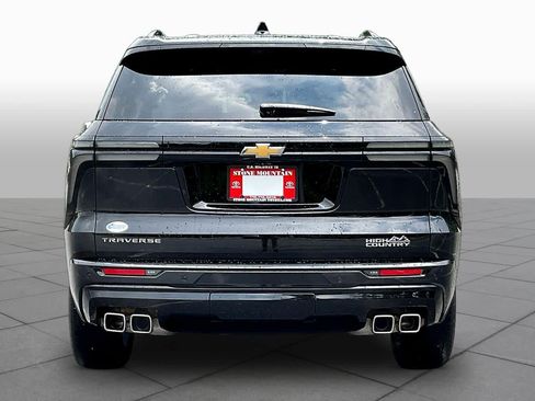 Used 2025 Chevrolet Traverse High Country w/ LPO, Floor Liner Package FWD image 9