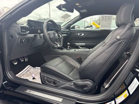 Used 2025 Ford Mustang GT Premium image 17