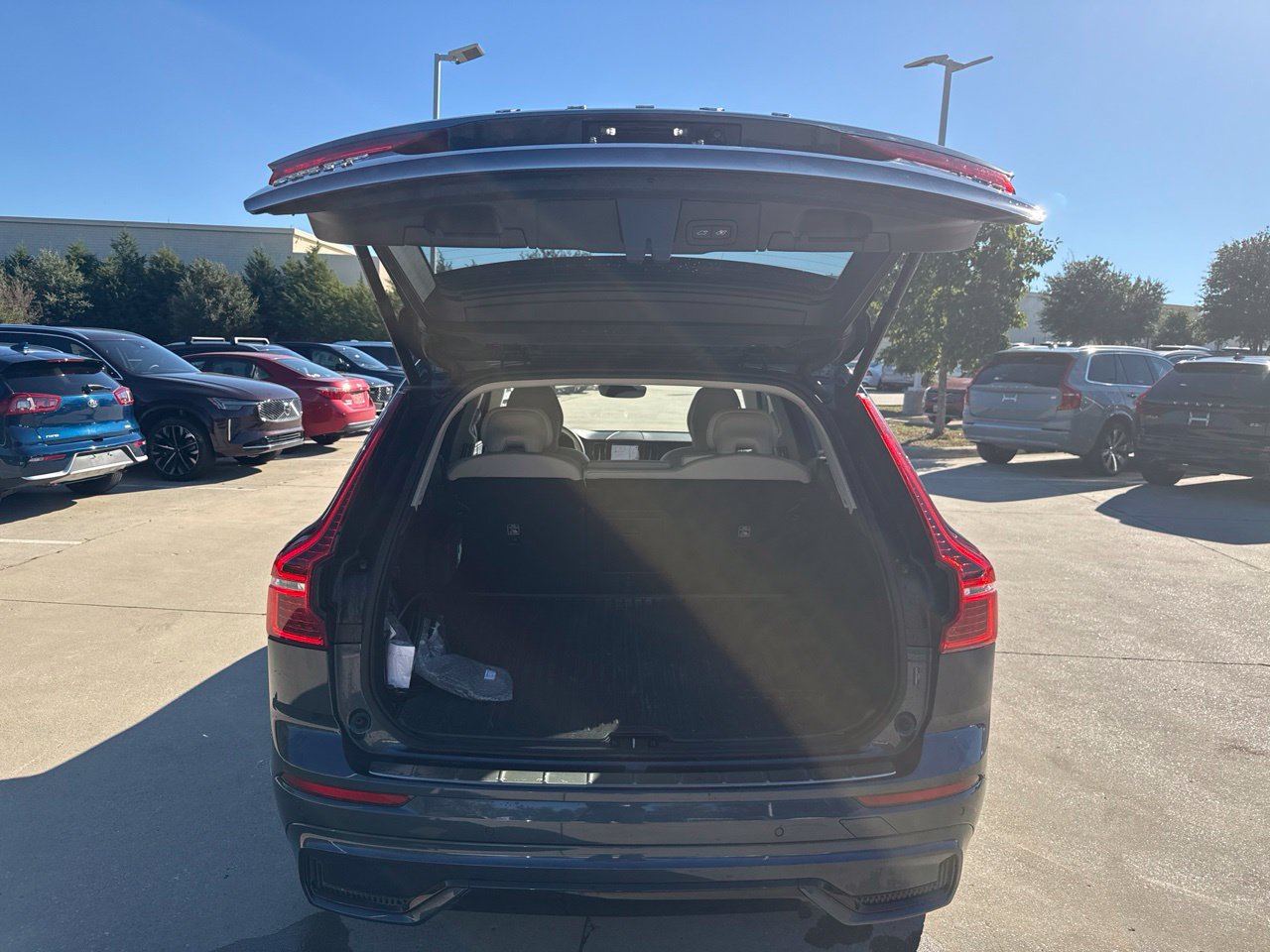 Used 2025 Volvo XC60 T8 Plus w/ Protection Package Premier AWD/4WD image 7