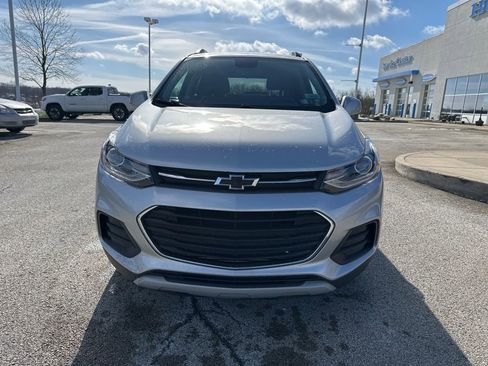 Used 2020 Chevrolet Trax LT w/ LT Convenience Package image 8